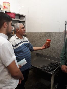 دوره آموزش بهداشت اصناف در چلوکبابی جوانان به همت آموزشگاه بهداشت سیب سلامت برگزار گردید.